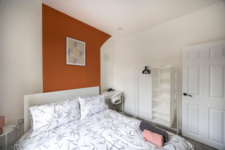 Room 5, 3bedroom 2 Bathroom House-free Parking 5 Beds, Cumbria