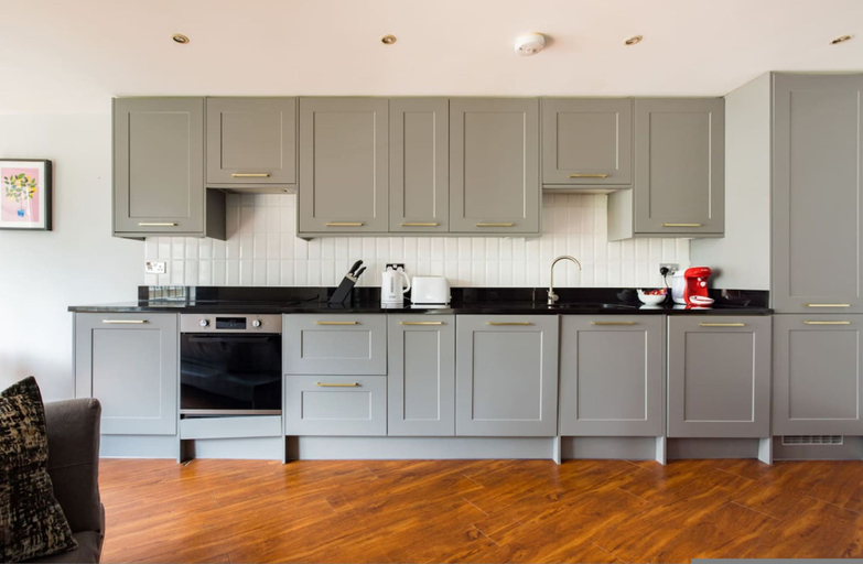 Room 3, Sunshine In My Mood 2 Bedroom Flat in Battersea, London