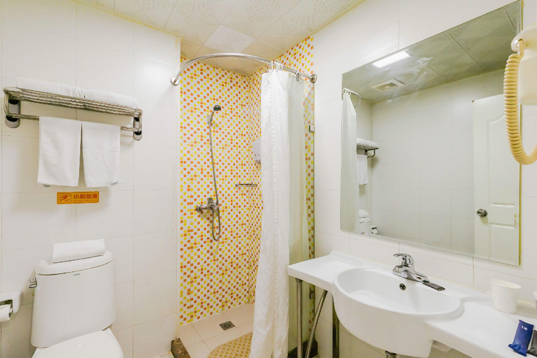 Bathroom 3, Home Inn Jinzhou Central Street Nanjing Road, Jinzhou
