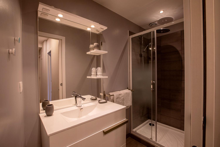 Bathroom 3, Hotel des Recollets, Dordogne