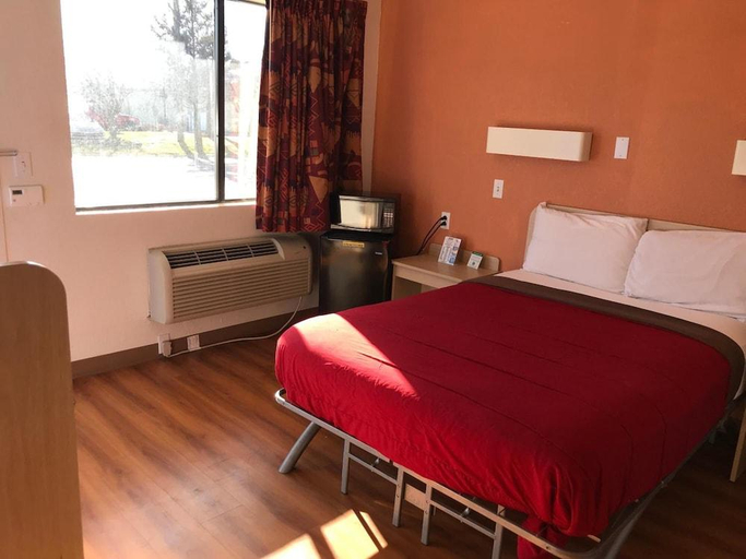 Bedroom 2, Anderson Inn, Anderson, Indiana, Madison