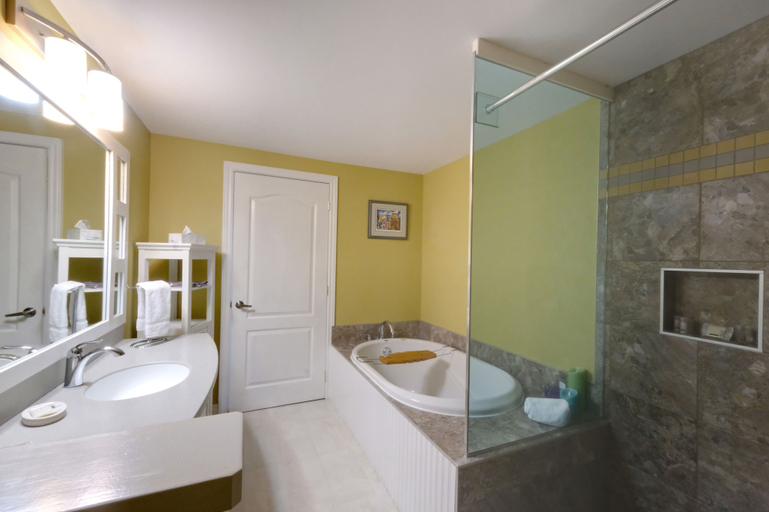 Bathroom 4, Seaside Suites, Division No. 9