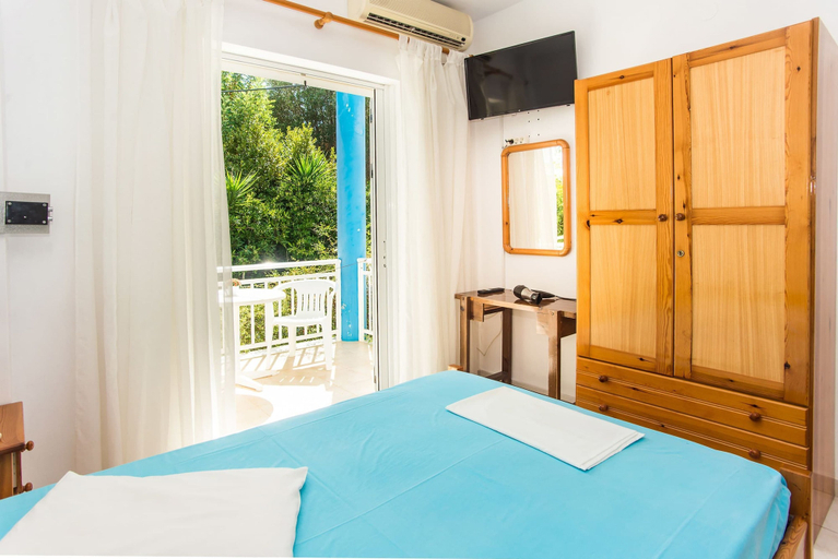 Exterior 2, Bluewhite Studio - Cozy Garden Nest, Ionian Islands