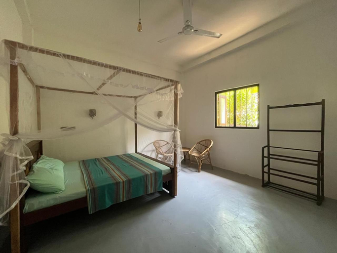 Bedroom 2, Wijesingha Holiday Home, Weligama