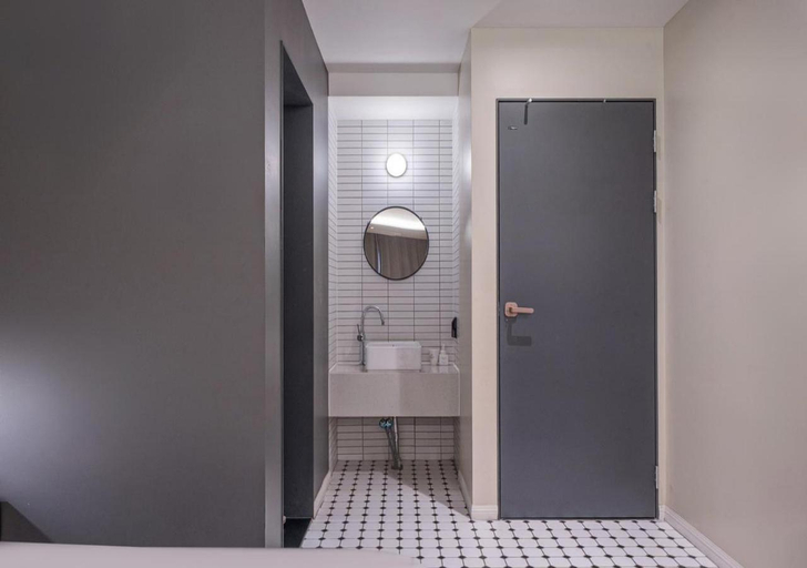 Bathroom 5, Brown Dot Yeongildae Beach in Pohang, Pohang