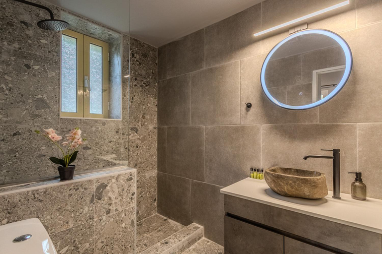 Bathroom 4, Palataki, Peloponnese