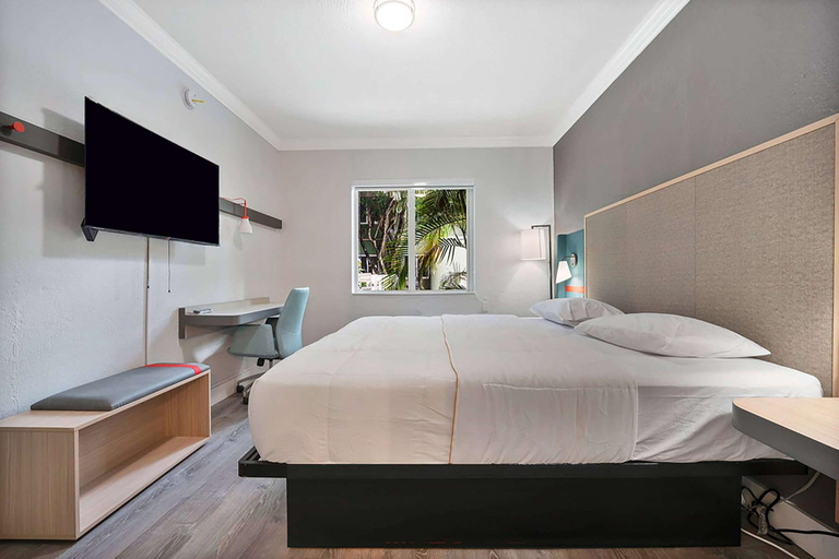 Bedroom 3, Runway Inn Miami, Miami-Dade