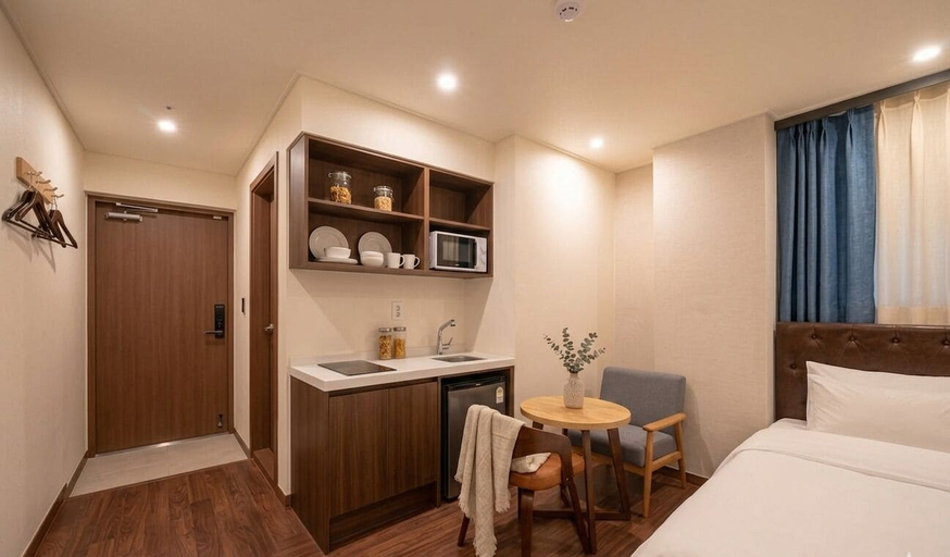 Room 4, Billy Hotel