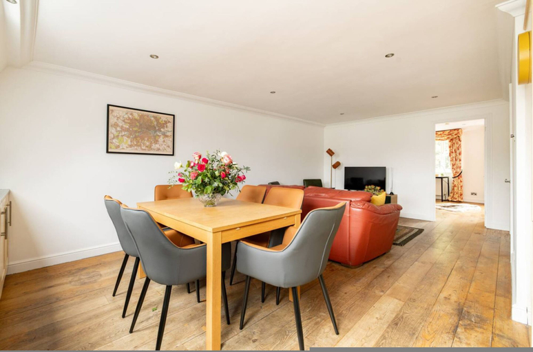 Room 4, Your Home Away Newly Refurbished 3BR in Wandsworth, London
