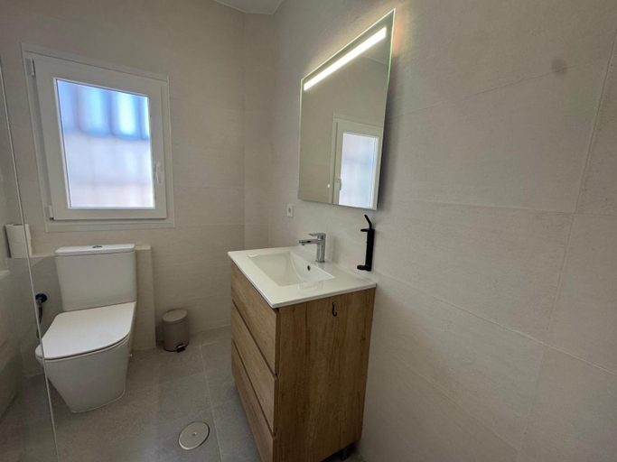Bathroom 3, Hostal Guzman El Bueno by gaiarooms, León