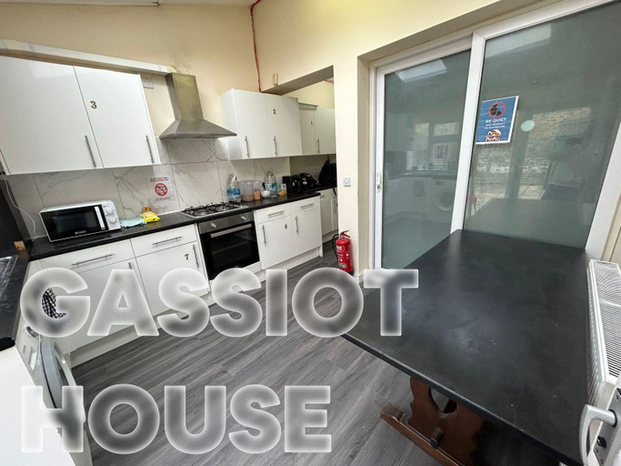 4, Gassiot House, London