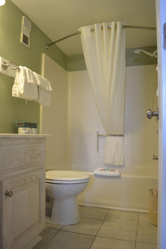 Bathroom 4, Atalaya Towers, Georgetown
