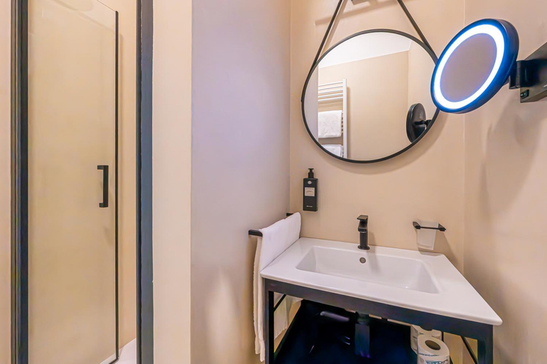 Bathroom 3, Four Rivers Suites, Roma