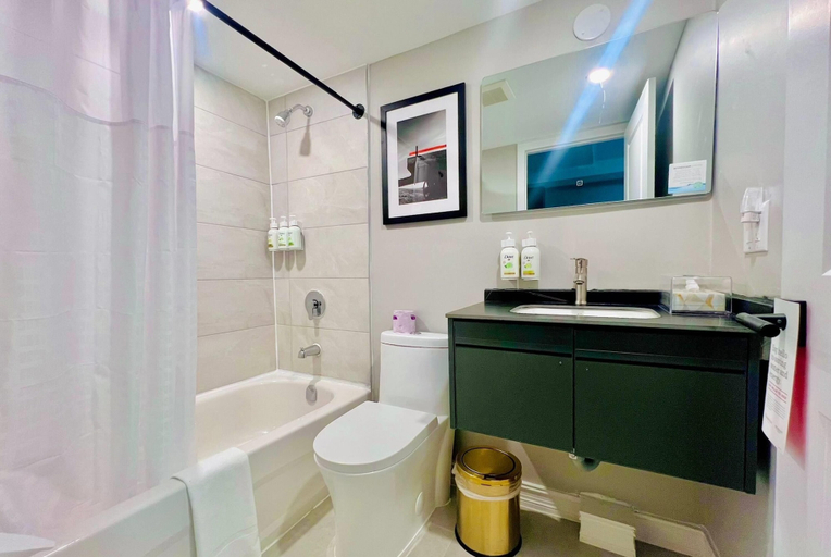 Bathroom 5, Ramada By Wyndham Kirkland Lake, Timiskaming