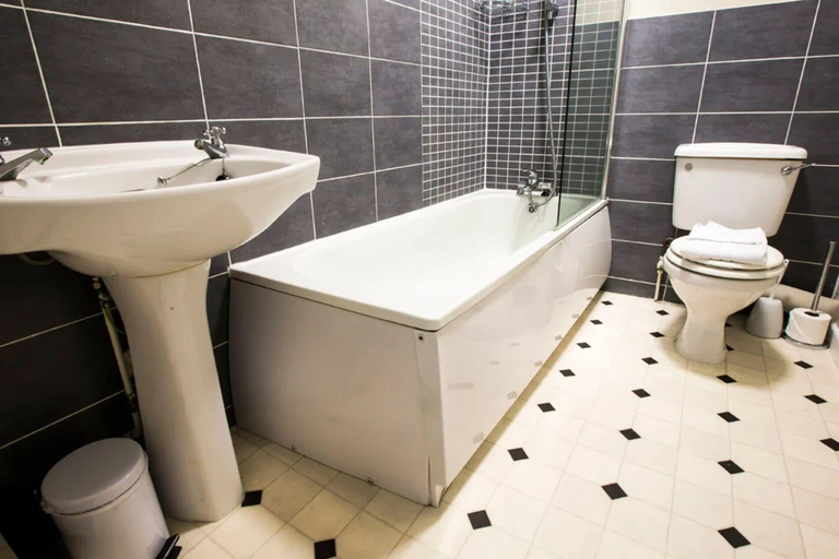 Bathroom 3, The Anvil Inn, Dorset
