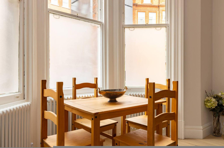 Room 2, London Lovers - Newly Refurbished 2 BR in Chelsea, London