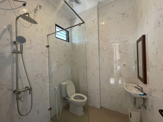 Bathroom 5, Umasan Coliving BSD, South Tangerang