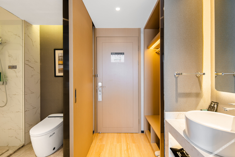 Bathroom 3, Magnotel Dalian Minzhu Square Russian Style Street, Dalian