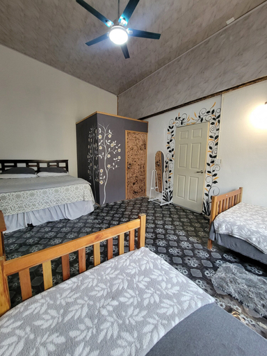 Bedroom 2, D's Inn