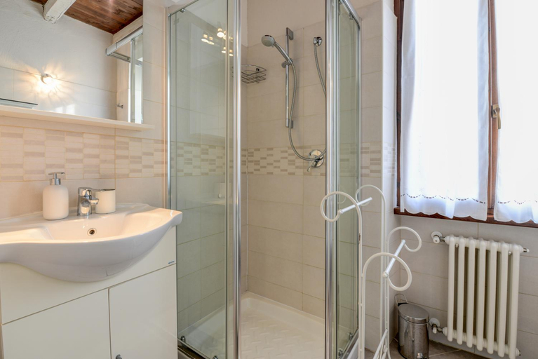 Bathroom 2, Il Nido dei Gufi Bed and Breakfast, Brescia