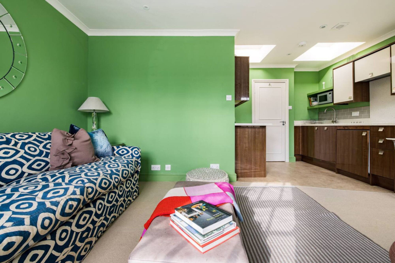 Room 2, The Pimlico Lime 1 Bedroom in Belgravia, London
