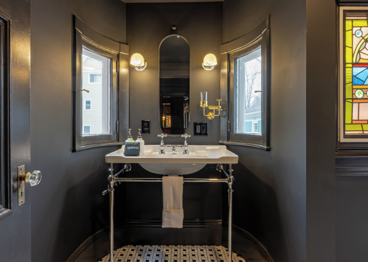 Bathroom 3, Ash Street Inn, Hillsborough