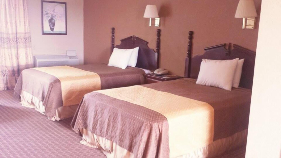 Bedroom 3, Mid Towne Inn & Suites, Bexar