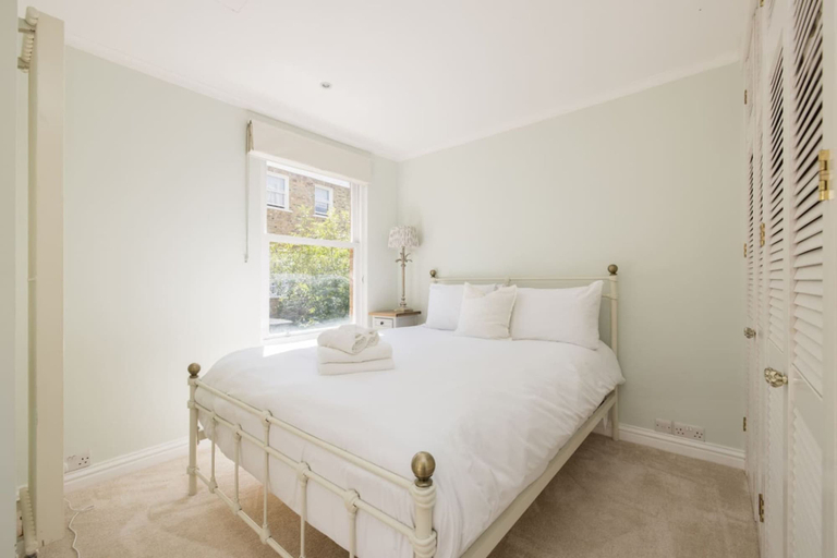 Bedroom 3, Sugared Almond - 1 Bedroom Apartment Notting Hill, London