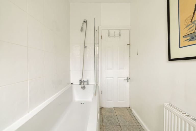Room 2, Well-located 2-bedroom Flat in Chelsea, London