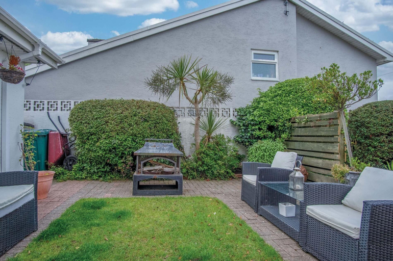 Exterior & Views 2, Rose Cottage - 3 Bed Cottage - New Hedges - Tenby, Pembrokeshire