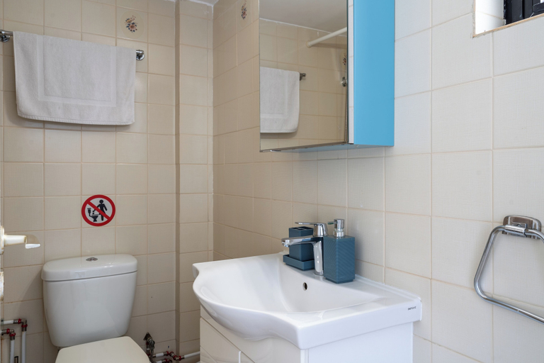 Bathroom 3, Sea Breeze 1-BR Apt & Pool in Pyla, Larnaca