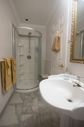 Bathroom 3, Le Manoir Hortensia, Charlevoix-Est