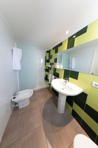 Bathroom 5, Hotel Es Mitjorn, Baleares