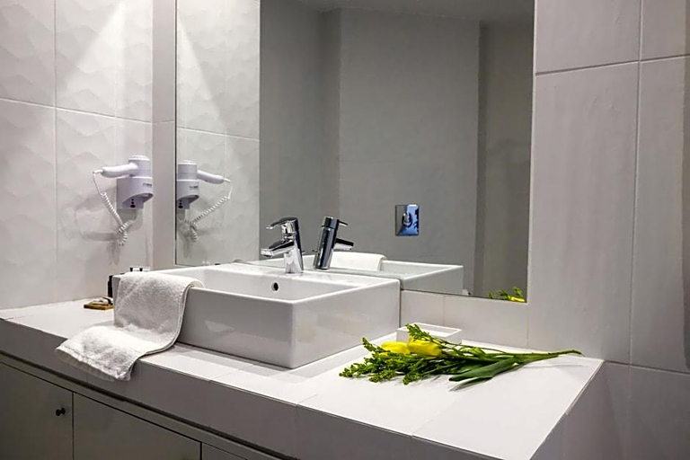 Bathroom 4, Lotus Center Apartments, Attica
