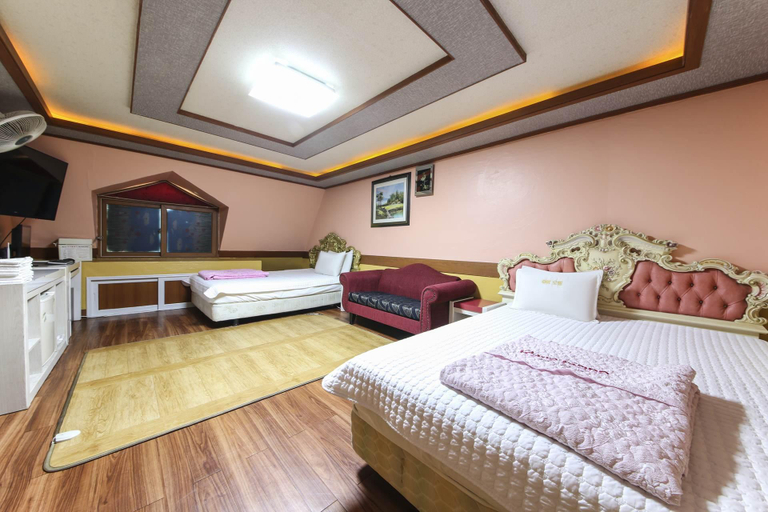 Bedroom 5, Jukdo Market in Pohang, Pohang