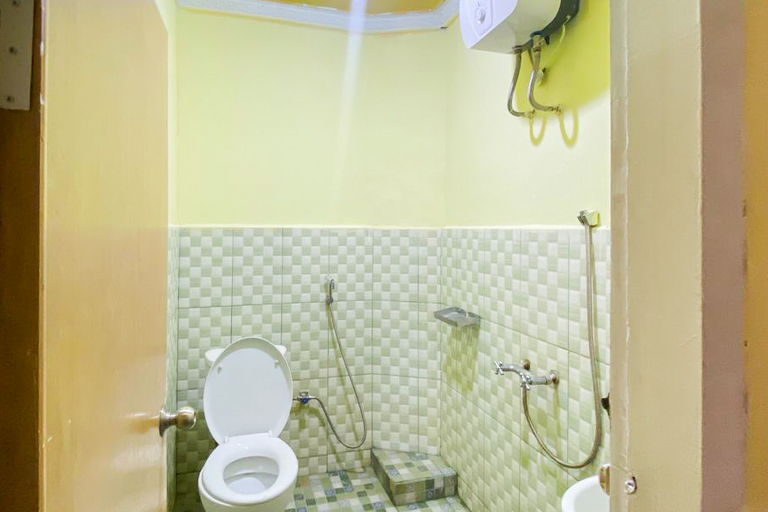 Bathroom, RedDoorz Syariah @ Hotel Matahari 1 Jambi, Jambi
