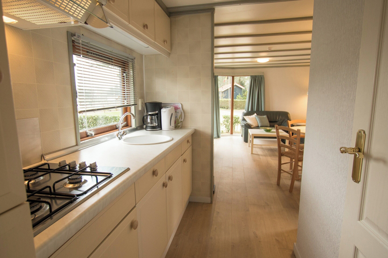 Private kitchen 2, Stay With Beach and Minigolf Views, Antwerpen