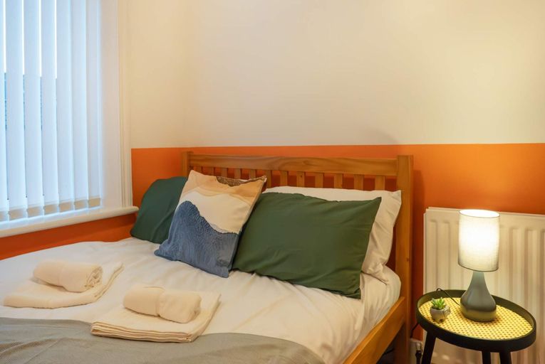 Room 4, 3 Bed-free Parking-close to City, Gateshead