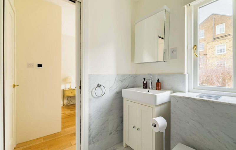 Room 5, Your Zen - 2 Bedroom Mews House in Notting Hill, London