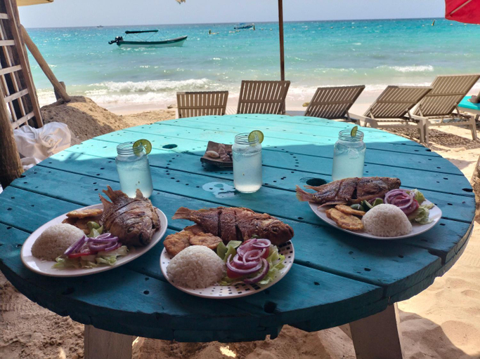 Food & Drinks, Playa Tortuga Carey, Cartagena de Indias