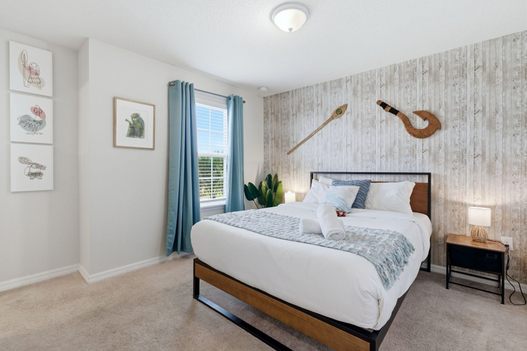 Room 3, Enchanted Palms Villa 7BR w Private Pool, Polk