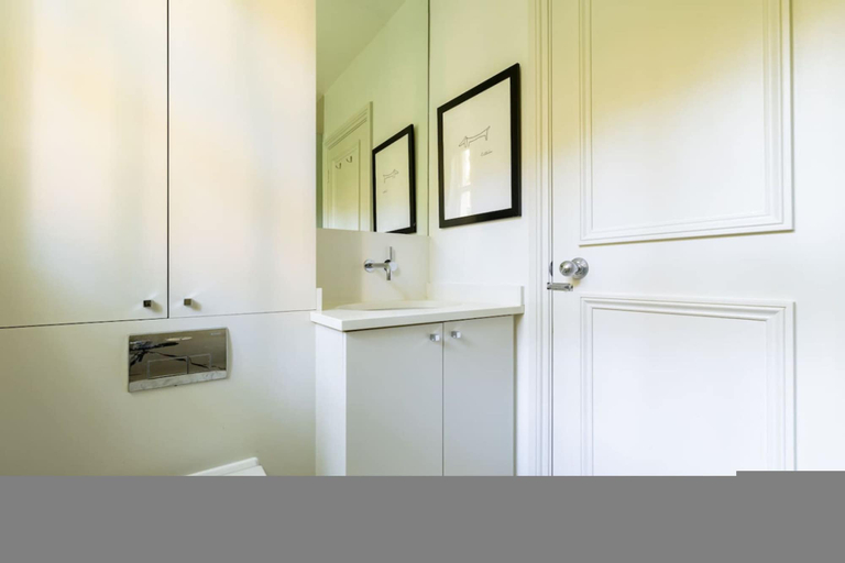 Room 2, Cobbled Charm 3 Bedroom House, London