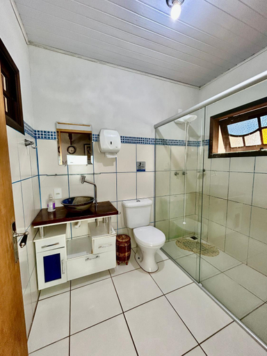 Bathroom 2, Hospedagem Braga - acomodacao domiciliar, Cunha