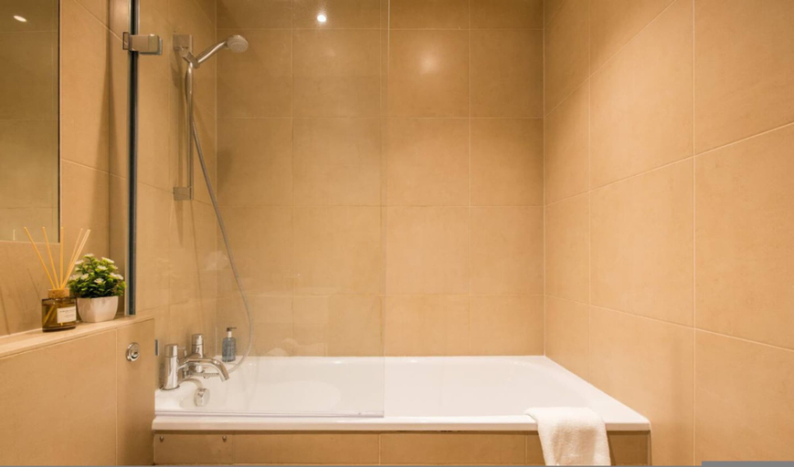Room 4, London Muse 1 Bedroom Apartment in Belgravia, London