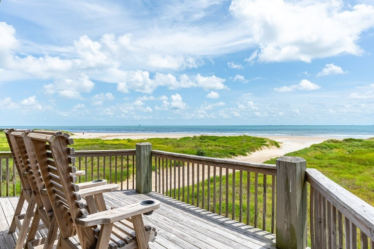 Property grounds 2, Beaches Be Trippin' 4 Bedroom Home by RedAwning, Galveston