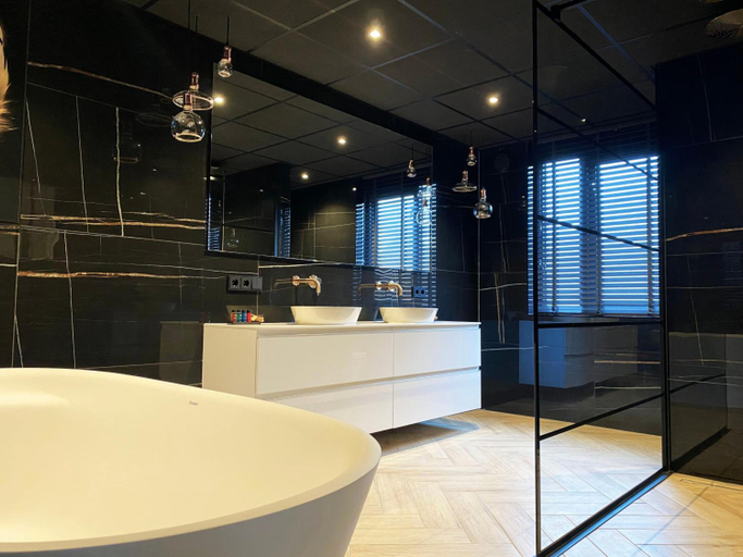 Bathroom 4, Hotel De Naaldhof, Oss