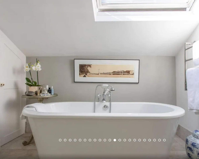 Room 4, Magenta 3 Bedroom Home by Battersea Park, London