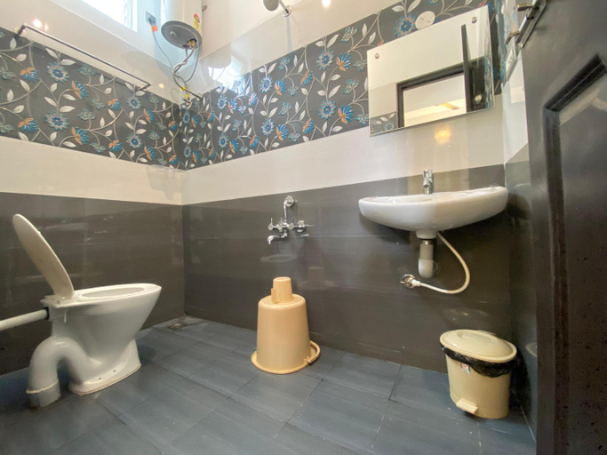 Bathroom 4, Le Poshe Luxury by TIE Hotels & Resorts, Puducherry