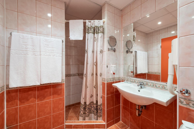 Bathroom 5, Trakia Plaza Hotel, Nesebar