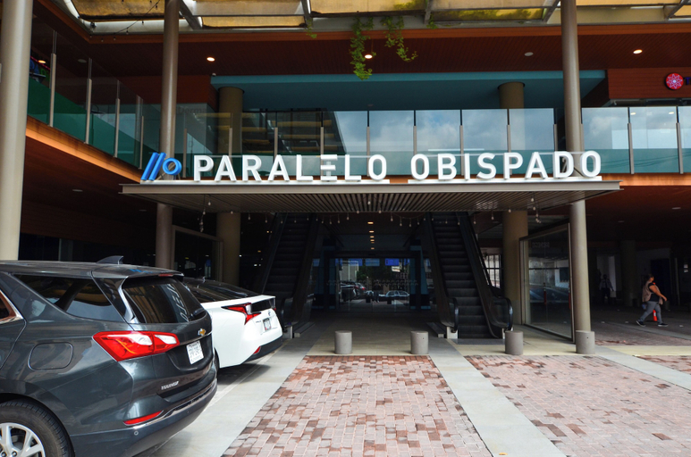 Shopping mall 3, Paralelo Obispado, Monterrey